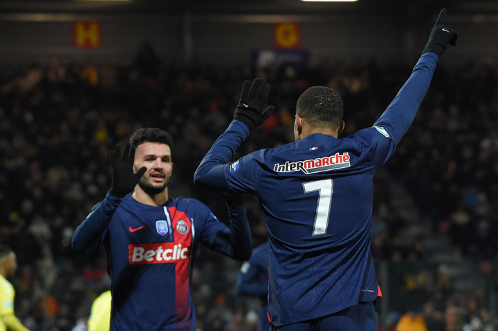 Mbappe membuka skor dengan penyelesaian rendah yang apik sebelum menggandakan golnya di babak kedua dari titik penalti menyusul handball di area penalti.