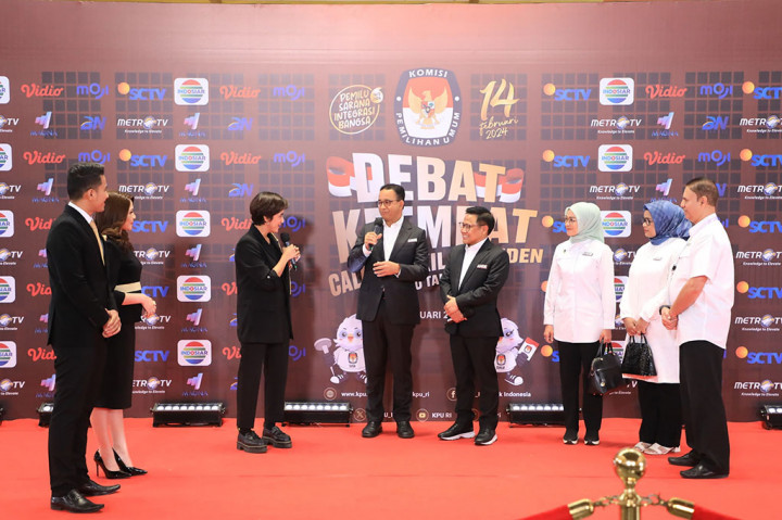 Sementara capres nomor urut satu Anies Baswedan dan Muhaimin Iskandar (AMIN) datang bersama ke lokasi debat.