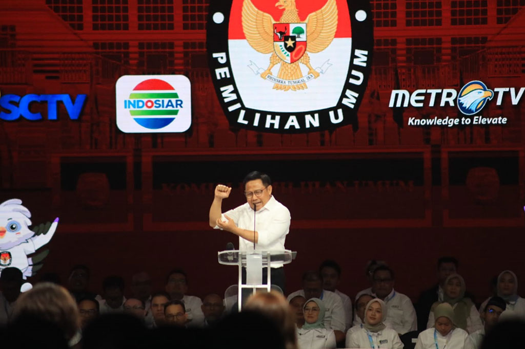 Ia juga menyinggung soal dampak krisis iklim dan bencana ekologi yang terjadi di Indonesia, dan ia menilai bahwa dibutuhkan etika lingkungan dan keseimbangan antara manusia dan alam dalam menanggulangi krisis tersebut. 