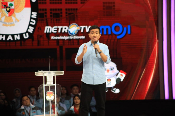 Gibran pun mengaku akan melanjutkan Program Pendaftaran Tanah Sistematis Lengkap (PTSL), redistribusi tanah, hingga kebijakan satu peta (one map policy) untuk mengatasi masalah kepemilikan tanah. 