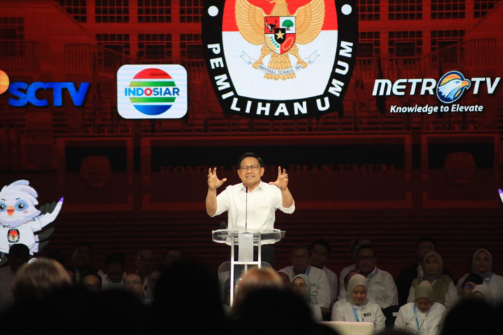 Ia kemudian menyebut Papua sebagai contoh. Ia mengatakan jangan pernah salah dalam membangun wilayah Papua yang menurutnya harus dibangun melalui pemerataan dan keadilan yang sempurna.