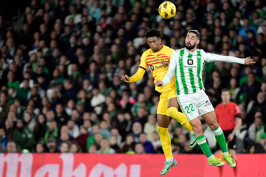 Barca sempat memimpin dua gol lewat aksi Ferran Torres. Namun, Isco mencetak dua gol untuk membawa Betis menyamakan skor. Barca memastikan kemenangan berkat gol Joao Felix serta gol ketiga Torres.