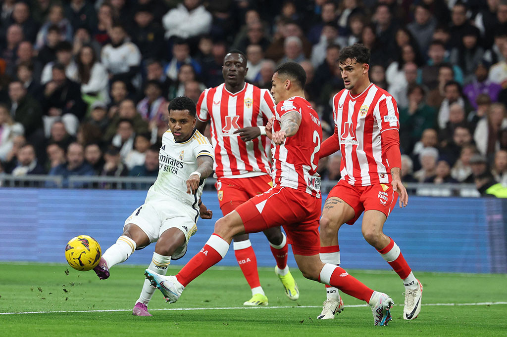 Real Madrid melakukan comeback dan menang dramatis 3-2 atas Almeria dalam jornada ke-21 Liga Spanyol di Santiago Bernabeu, Minggu, 21 Januari 2024 waktu setempat.