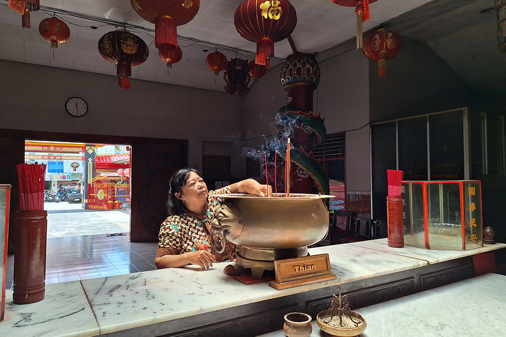 Umat Tri Dharma di Kabupaten Banyumas, Jawa Tengah dihimbau untuk menyisipkan doa untuk perdamaian Indonesia menjelang Pemilu 2024 tiap kali sembahyang. Hal itu agar negara ini tetap aman dan tenteram, serta jauh dari kejadian yang tidak diinginkan.