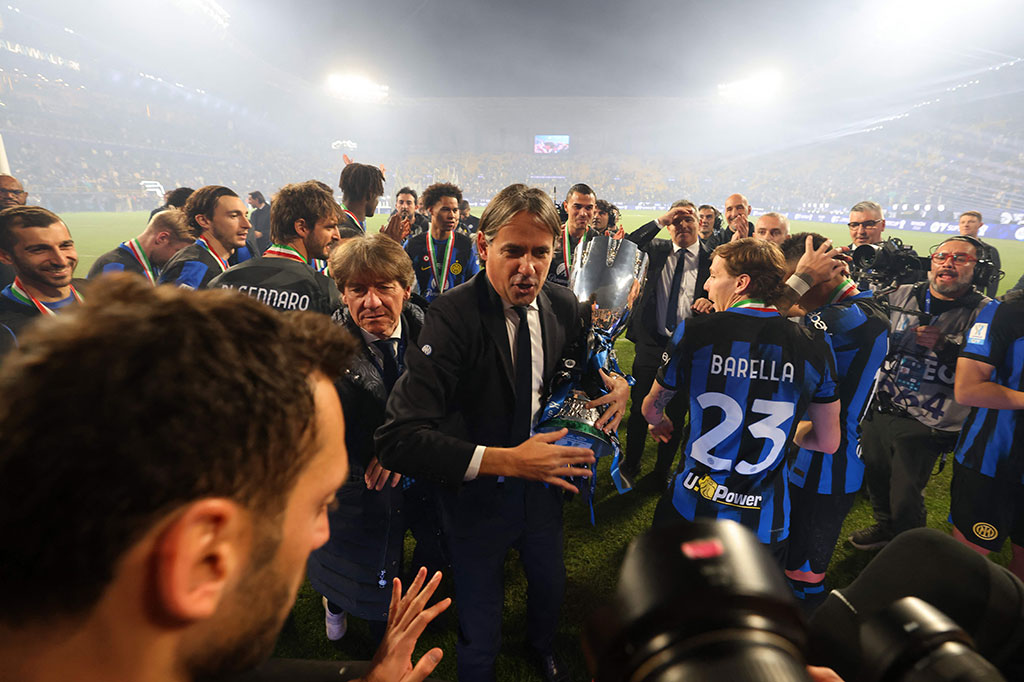 Pelatih berusia 47 tahun itu juga dua kali meraihnya saat menukangi Lazio, pada 2017 dan 2019.