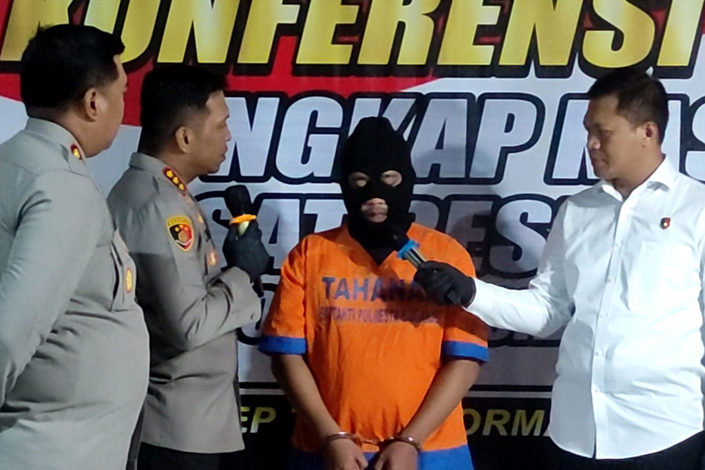 Perbuatan bejat itu dilakukan MHY saat membawa anaknya tersebut ke rumah di Sukodono, Sidoarjo. Pasangan suami istri tersebut notabene juga sedang pisah ranjang, karena sang istri mengaku sering mendapatkan tindak kekerasan.