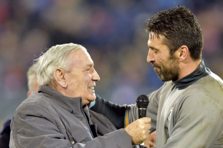 Mantan pemain yang membawa Italia juara Euro 1968 itu sebelumnya dikabarkan sakit sejak akhir pekan lalu dan dirawat di ruang rumah karena masalah jantung. Namun, ia dikonfirmasi meninggal dunia sebelum laga final Piala Super Italia antara Napoli vs Inter Milan dimulai.