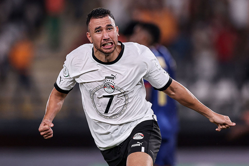 Mesir bermain agresif untuk mencetak gol penyeimbang demi tetap berada di Piala Afrika. Mahmoud Trezeguet menjadi pemain penyelamat berkat golnya pada menit ke-50 untuk Mesir.