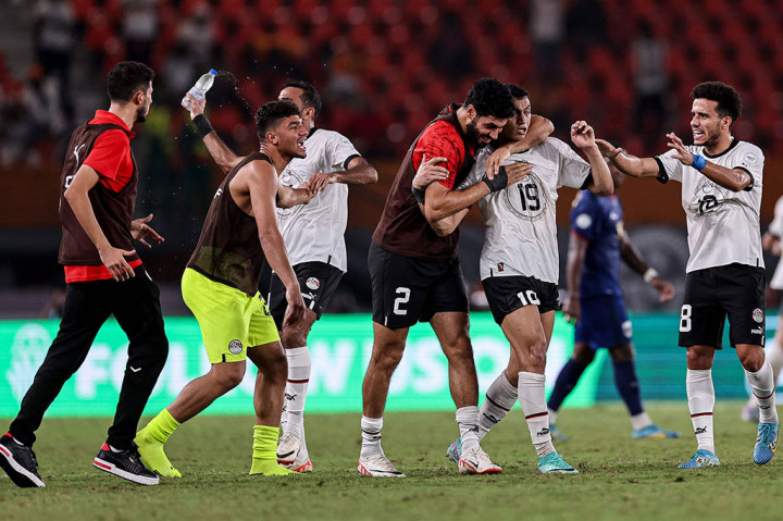 Timnas Mesir secara dramatis melaju ke fase selanjutnya meskipun hanya bermain imbang 2-2 dengan Cape Verde dalam matchday ke-3 Grub B Piala Afrika di Stadion Felix Houphouet-Boignywith pada Selasa, 23 Januari 2024 dini hari WIB.