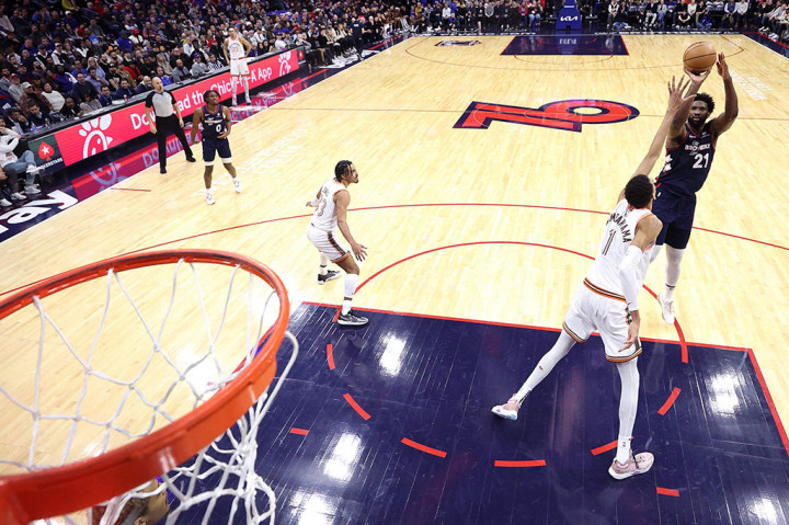 Tyrese Maxey menambah 18 poin untuk Sixers sementara Tobias Harris menyelesaikan dengan 14 poin -- satu-satunya pemain Philadelphia lainnya yang memecahkan dua digit.