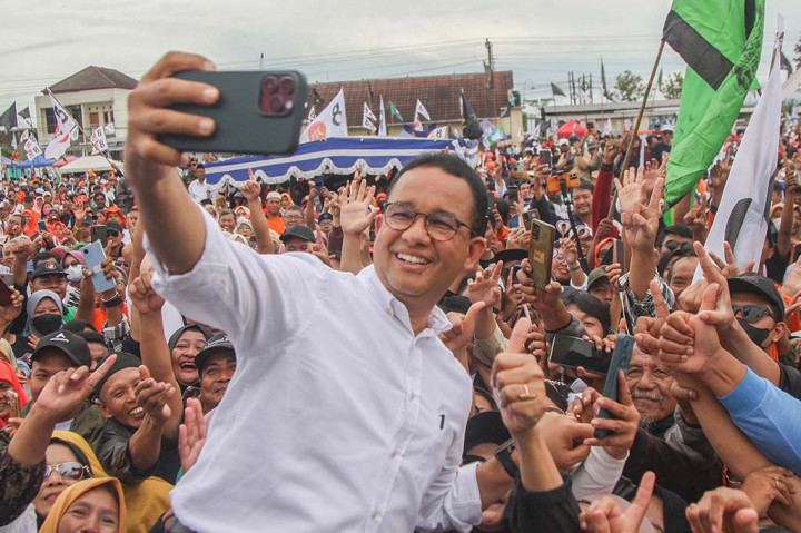 Mantan Gubernur DKI Jakarta itu menjelaskan bahwa negara harus berdiri berdasarkan asas hukum. Negara hukum sejatinya penguasa diatur oleh hukum. Sedangkan negara kekuasaan, penguasa mengatur hukum.