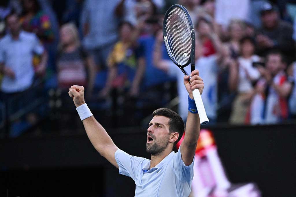 Superstar asal Serbia ini menjalani tes di Rod Laver Arena melawan unggulan ke-12 dari Amerika dengan skor 7-6 (7/3), 4-6, 6-2, 6-3 untuk menjaga upayanya meraih gelar turnamen besar ke-25 yang belum pernah terjadi sebelumnya. 