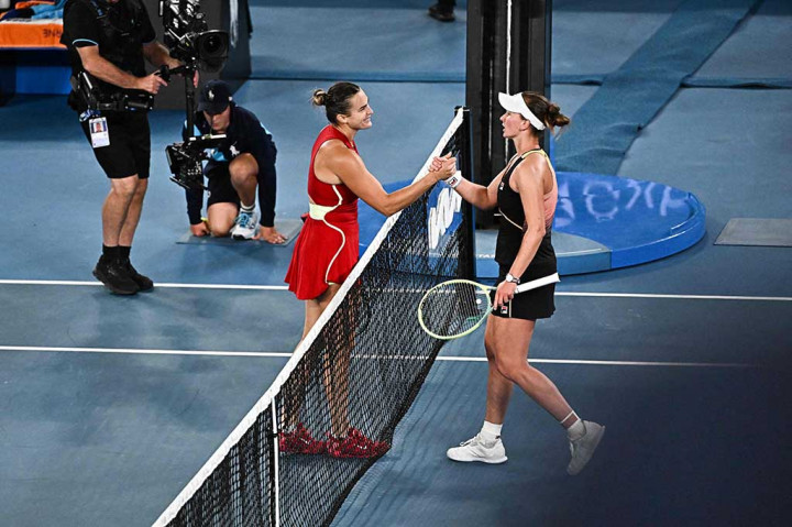 Dia akan menghadapi unggulan keempat Coco Gauff pada pertandingan ulangan final AS Open tahun lalu yang dimenangkan remaja Amerika itu dalam tiga set.