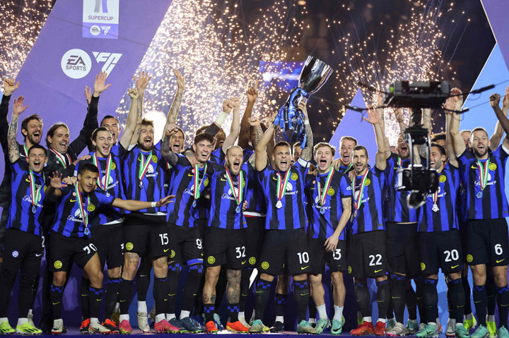 Inter Milan berhasil menjadi juara Piala Super Italia (Supercoppa Italiana) 2023 usai menumbangkan Napoli dengan skor tipis 1-0 dalam partai final di Al-Awwal Park, Riyadh pada Selasa, 23 Januari 2024 dini hari WIB.