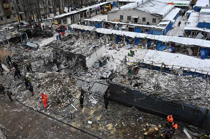 Dia mengatakan sekitar 139 rumah biasa rusak dalam serangan itu dan Rusia telah menembakkan lebih dari 40 rudal ke Ukraina.