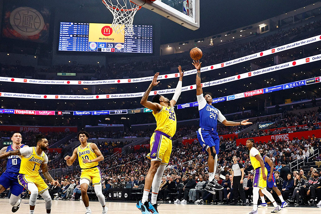 Kawhi Leonard mencetak 25 poin dan James Harden menambahkan 23 poin saat penampilan impresif Clippers baru-baru ini berlanjut dengan kemenangan ketiga berturut-turut.