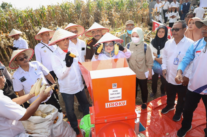 Beberapa kebijakan pro-petani lanjut dia pihaknya juga telah merehabilitasi 47 titik irigasi yang bersumber dari APBD Kota Pematangsiantar Tahun Anggaran (TA) 2023 dan 10 titik dari APBD Provinsi Sumut TA 2023.