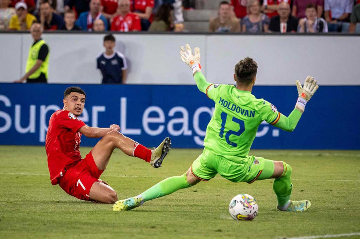 Menurut laporan media Spanyol, pemain berusia 26 tahun itu berharga 800.000 euro (USD872.000) dan dia akan menjadi pelapis kiper pilihan pertama Jan Oblak dengan kontrak hingga Juni 2027.