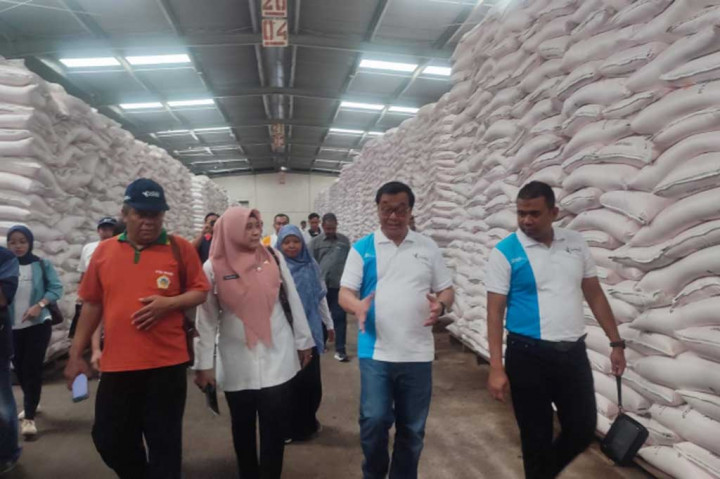 Ribuan petani di kabupaten Sragen, Jawa Tengah semringah adanya kegiatan gebyar diskon pupuk yang digelar PT Pupuk Indonesia pada Rabu, 24 Januari 2024. 