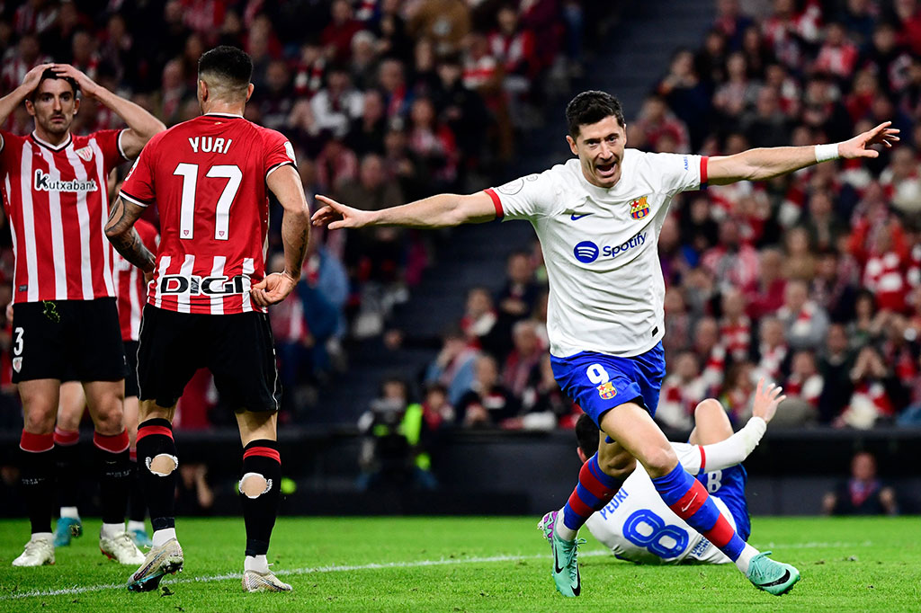 Barcelona menyamakan skor pada menit ke-26. Sapuan bek Bilbao malah mengenai Robert Lewandowski dan masuk ke gawang. Skor menjadi 1-1.