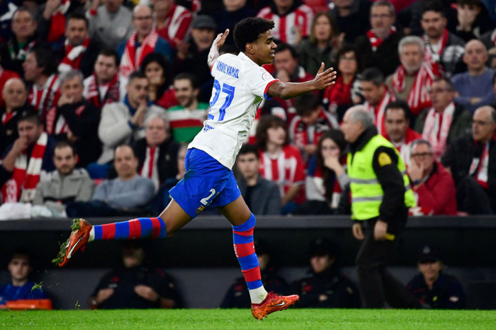 Tim tamu berbalik unggul pada menit ke-32. Lamine Yamal menerima bola dari Jules Kounde di kanan dan merangsek ke tengah, lalu sepakannya dari depak kotak penalti menjebol pojok kiri bawah gawang.