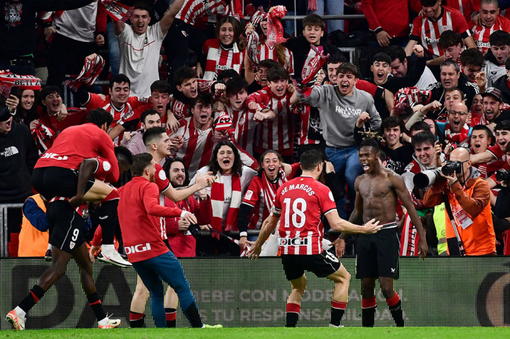 Upaya Barcelona mengejar justru mendapatkan pukulan telak lainnya saat kebobolan pada menit ke-121. Nico Williams menuntaskan serangan cepat Bilbao lewat sepakan ke pojok kiri gawang. Bilbao menang 4-2 atas Barcelona.