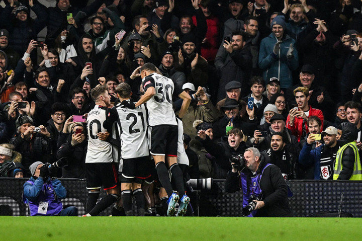 Fulham berhasil membalas di pertengahan babak kedua lewat gol Issa Diop. Ia sukses mencetak gol setelah menuntaskan umpan Harry Wilson. Skor imbang 1-1.