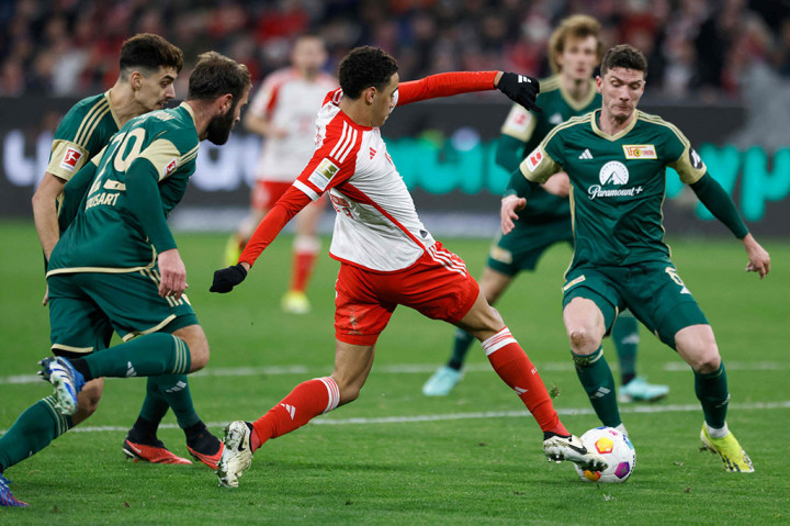 Bayern merespon dan menekan Union Berlin. Namun hingga babak pertama usai tidak ada gol yang tercipta.