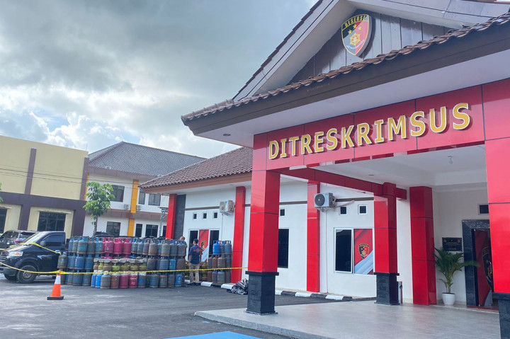 Kepolisian Daerah (Polda) Bangka Belitung membongkar praktik pengoplosan gas elpiji bersubsidi di Kota Pangkalpinang. Ratusan tabung gas elpiji beserta empat pelaku berhasil diamankan Tim Subdit I Indagsi Ditreskrimsus Polda Babel.