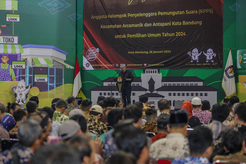 Sebanyak 51.968 petugas Kelompok Penyelenggara Pemungutan Suara (KPPS) Kota Bandung Jawa Barat (Jabar) dilantik secara serentak oleh Pemerintah Kota (Pemkot) Bandung bersama dengan Komisi Pemilihan Umum Daerah (KPUD) Kota Bandung.