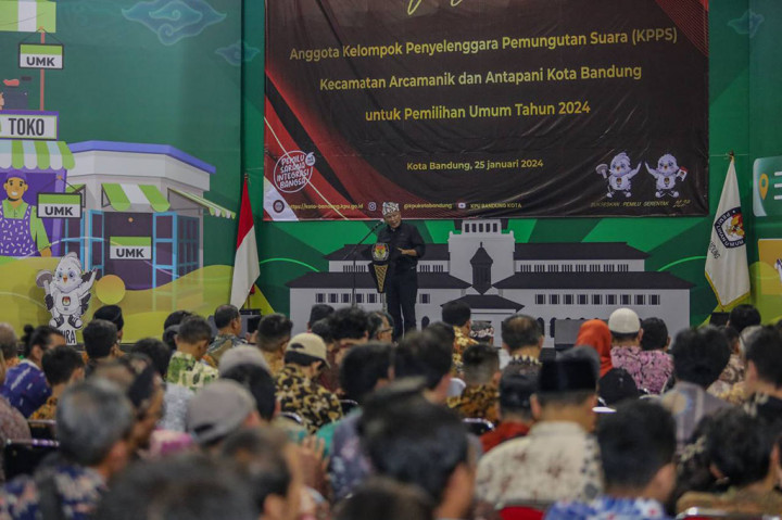 Sebanyak 51.968 petugas Kelompok Penyelenggara Pemungutan Suara (KPPS) Kota Bandung Jawa Barat (Jabar) dilantik secara serentak oleh Pemerintah Kota (Pemkot) Bandung bersama dengan Komisi Pemilihan Umum Daerah (KPUD) Kota Bandung.