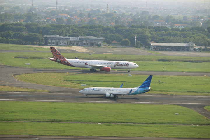 Mengawali tahun 2024 pada akhir Januari, Bandara Internasional Juanda di Kabupaten Sidoarjo telah melayani 35 rute penerbangan dengan jumlah penerbangan tertinggi per hari 227 flight datang dan pergi. Dimana hingga akhir 2023 bandara ini melayani 30 rute penerbangan terdiri dari 22 rute domestik dan delapan rute internasional.