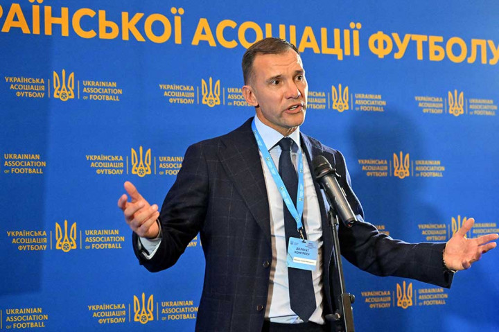 Shevchenko yang memenangi gelar Liga Champions bersama AC Milan pada 2003 serta pencetak gol terbanyak sepanjang masa Ukraina, merupakan penentang invasi Rusia. Ia kerap menyuarakan keberatannya terhadap tindakan-tindakan Rusia dan menggunakan profilnya untuk membantu mengumpulkan dana bagi para korban dan pengungsi.