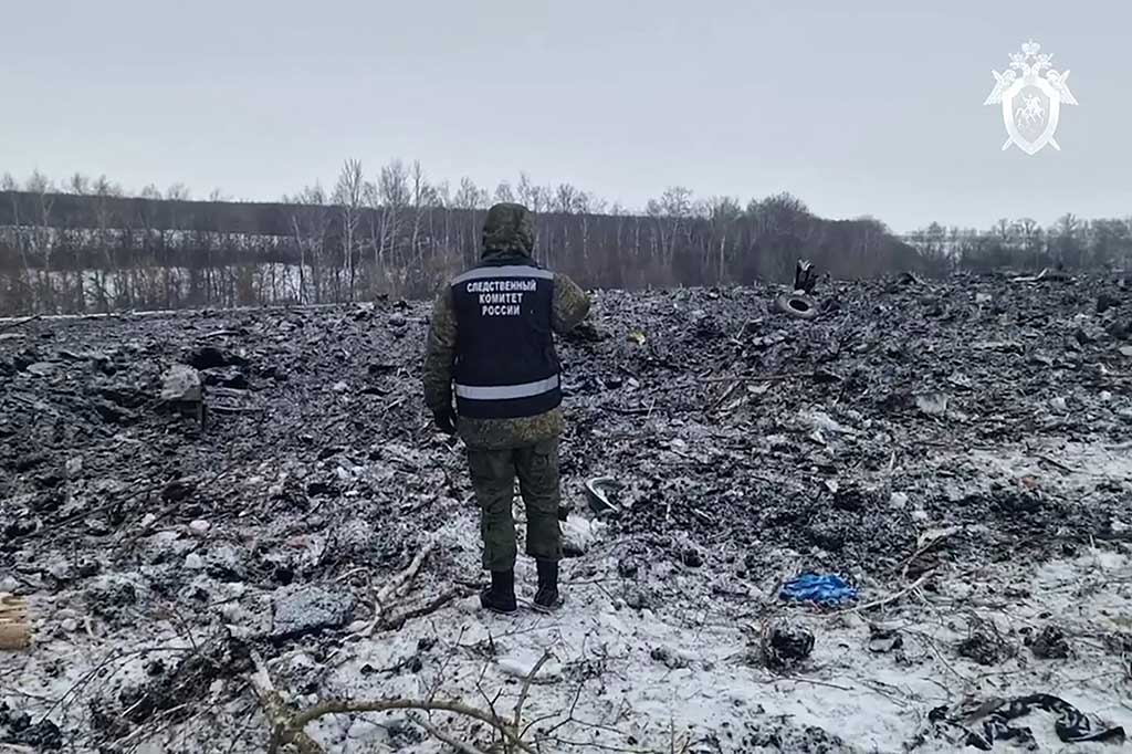 Kementerian Pertahanan dan Luar Negeri Rusia menyalahkan pasukan Ukraina atas jatuhnya pesawat angkut IL-76 di wilayah selatan Belgorod. 