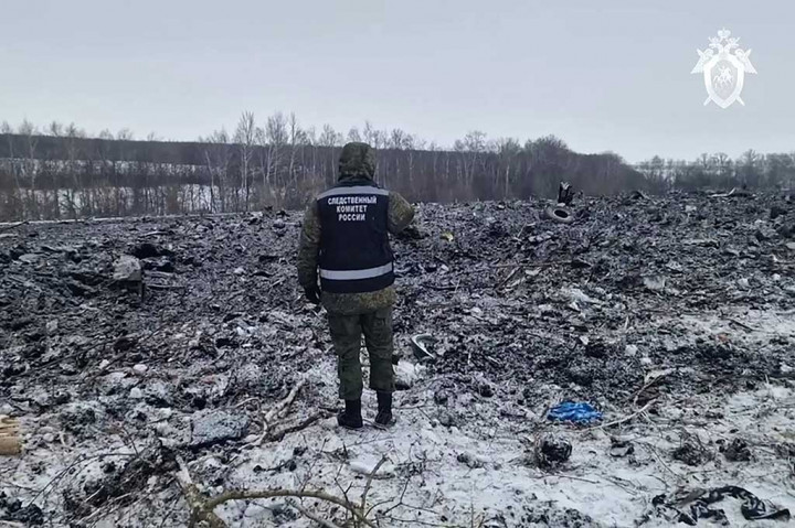 Kementerian Pertahanan dan Luar Negeri Rusia menyalahkan pasukan Ukraina atas jatuhnya pesawat angkut IL-76 di wilayah selatan Belgorod. 