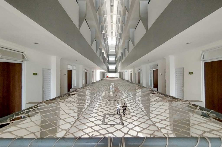 Rusun ini dibangun khusus bagi masyarakat prasejahtera/kelompok miskin dan rentan. Setiap unit rumah susun, kata dia, diberikan fasilitas berupa tempat tidur tingkat, meja makan, dapur beserta kompor gas dan perlengkapannya, serta kamar mandi dengan toilet duduk.