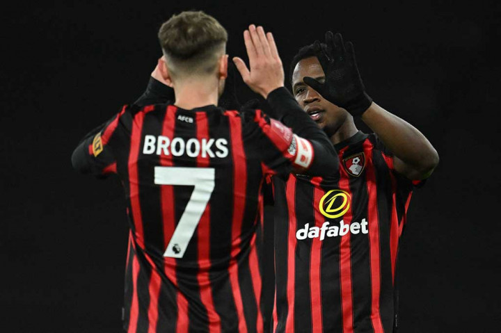 Situasi semakin memburuk bagi Swansea empat menit kemudian ketika operan buruk Andy Fisher dapat diintersep oleh Scott, dan sang gelandang memberi umpan kepada Luis Siniserra yang menambahi gol Bournemouth dengan tembakan ke sudut jauh gawang. Skor menjadi 3-0. 