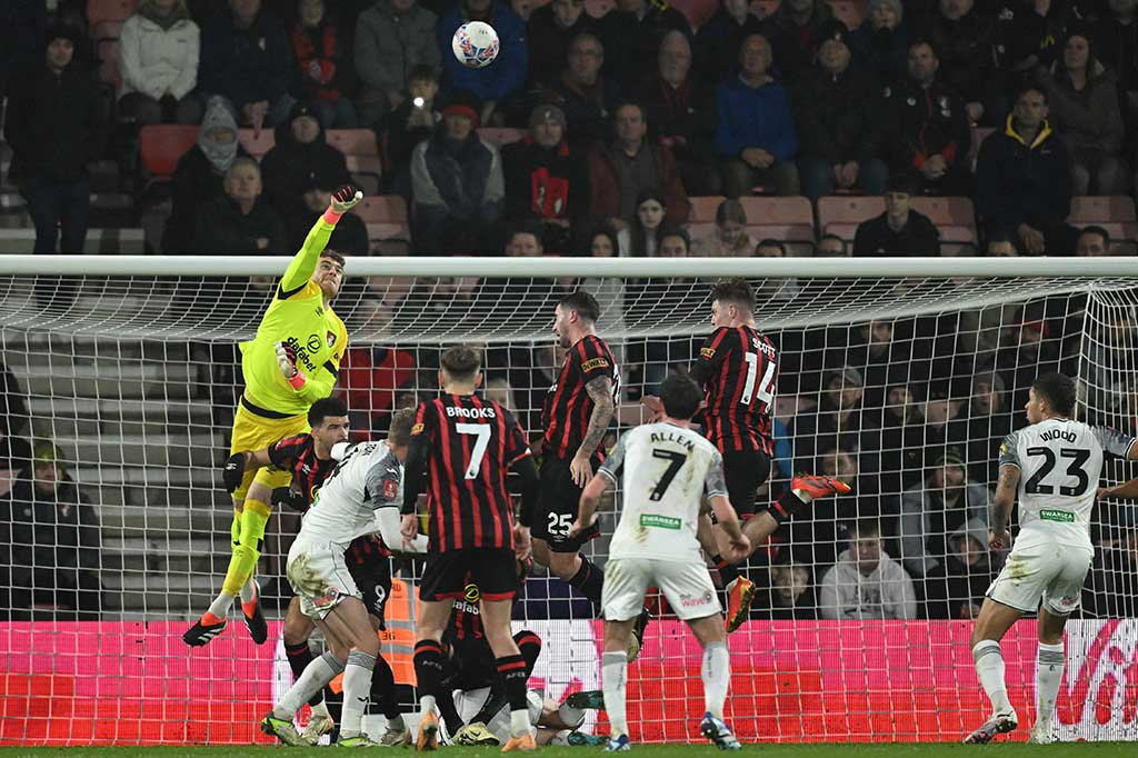 Pada babak kedua, Bournemouth mengendurkan tekanan dan bermain lebih santai. Meski dalam situasi seperti itu, tim tamu Swansea gagal mencetak gol pelipur lara.
