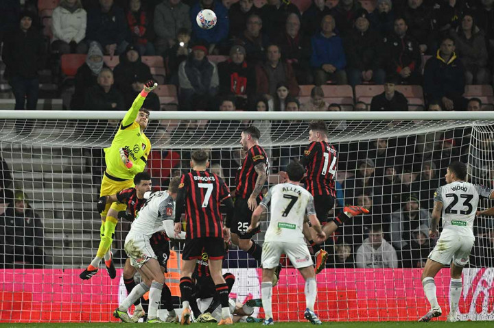 Pada babak kedua, Bournemouth mengendurkan tekanan dan bermain lebih santai. Meski dalam situasi seperti itu, tim tamu Swansea gagal mencetak gol pelipur lara.