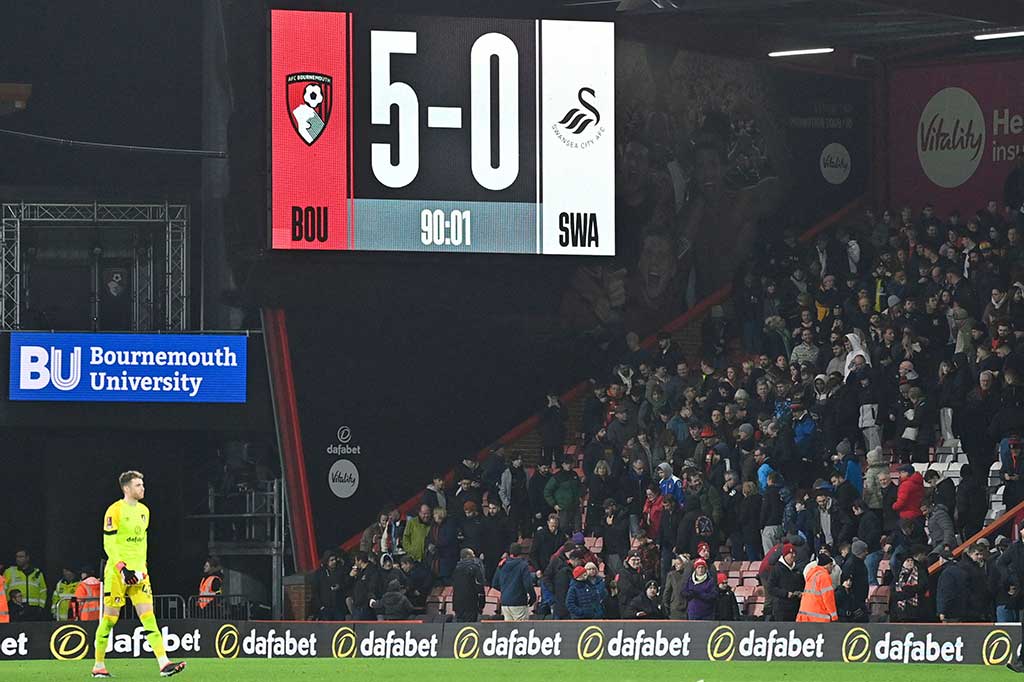 Bournemouth melumat klub divisi Championship Swansea dengan skor 5-0 pada pertandingan putaran keempat Piala FA, Jumat, 26 Januari 2024 dini hari WIB. Kemenangan tersebut membawa Bournemouth ke putaran 16 besar.