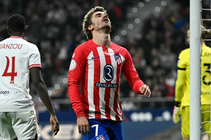 Griezmann mencetak gol yang kemudian dibatalkan akibat offside, sebelum Simeone mengganti dia dan mitranya Alvaro Morata pada menit ke-66, dengan Depay dan Angel Correa.