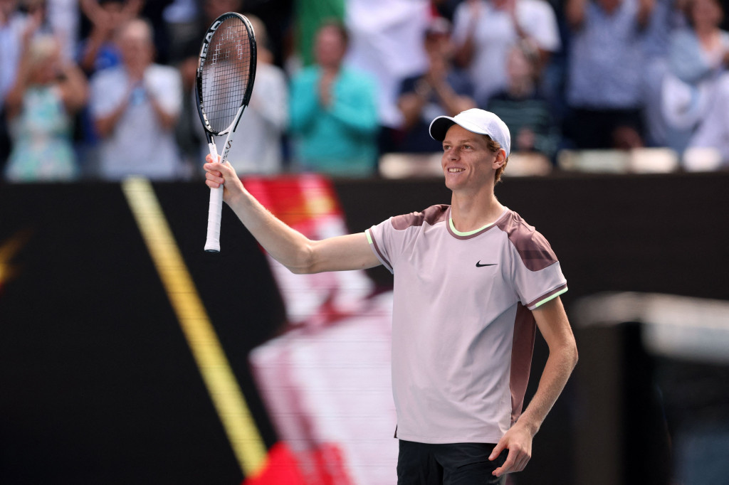 Dia akan menghadapi unggulan ketiga Daniil Medvedev atau unggulan keenam Alexander Zverev dalam perebutan gelar pada Minggu, 28 Januari.