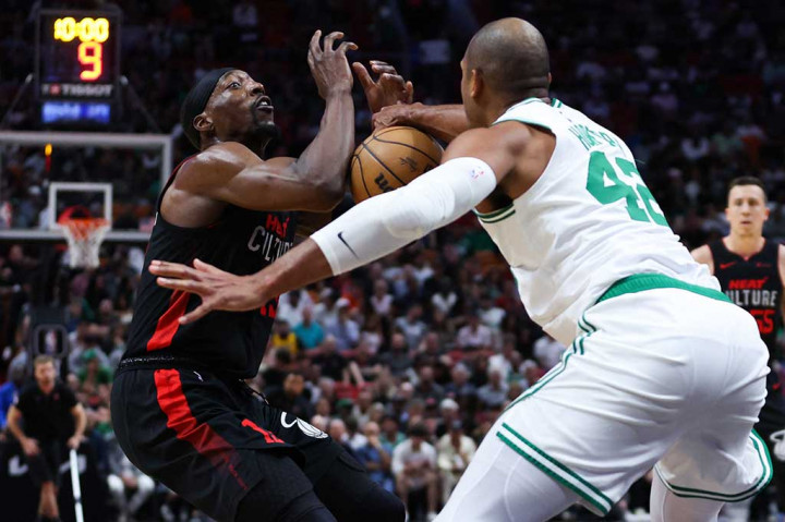 Bam Adebayo dan Tyler Herro masing-masing mencetak 19 poin untuk Miami Heat. Sementara pemain andalan Heat, Jimmy Butler hanya mencetak 17 poin di laga itu. Kekalahan ini adalah yang kelima secara beruntun bagi Heat.