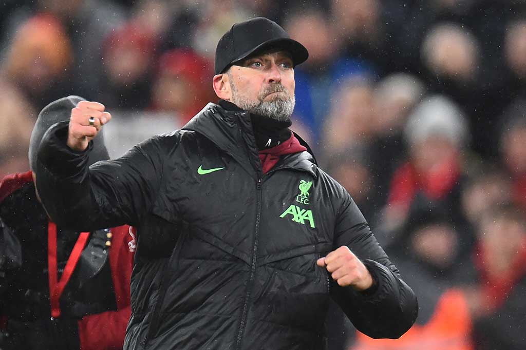Pelatih berusia 56 tahun itu berhasil mempersembahkan enam trofi untuk Liverpool sejak gabung dari Borussia Dortmund pada 2015, termasuk Liga Champions 2019 dan mengakhiri puasa liga domestik selama 30 tahun saat juara Liga Premier Inggris pada 2020.