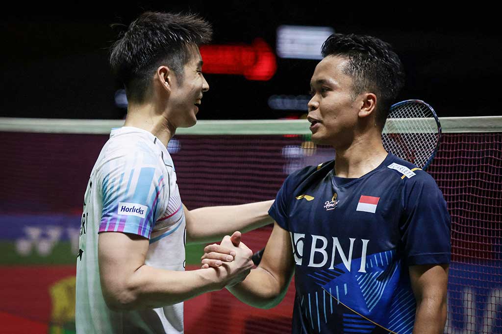 Kemenangan ini membuat Ginting memperpanjang dominasi atas Ken Yew Loh. Di semua turnamen tercatat Ginting telah bertemu menghadapi Ken Yew Loh sebanyak tujuh kali. Dari tujuh pertemuan tersebut, peraih perunggu Olimpiade 2020 itu meraih enam kemenangan dan sekali kalah atas Ken Yew Loh. AFP PHOTO/Yasuyoshi Chiba