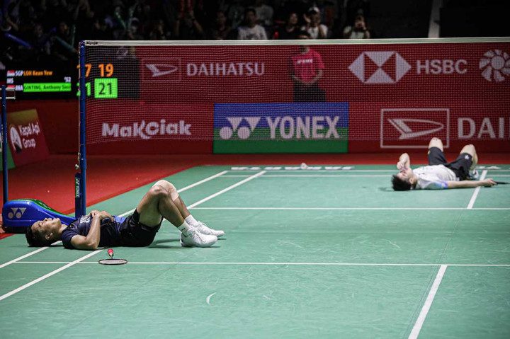 Dalam pertandingan yang berlangsung di Istora Gelora Bung Karno, Senayan, Jakarta, Jumat, 26 Januari 2024, Ginting menang dua gim langsung atas Ken Yew Loh, 2-0 (21-17 dan 21-19).