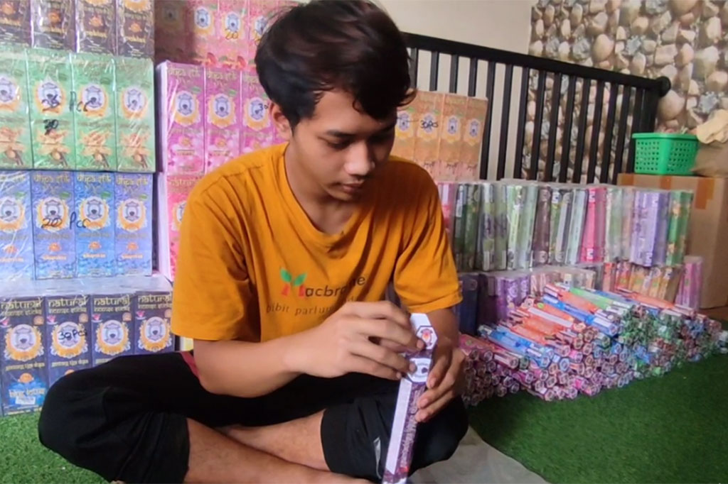 Harga di pasaran dupa dan aroma terapi DUPALO dijual kisaran Rp18 ribu hingga Rp300 ribu, tergantung jenis, bentuk, ukuran, dan aroma yang ditawarkan.