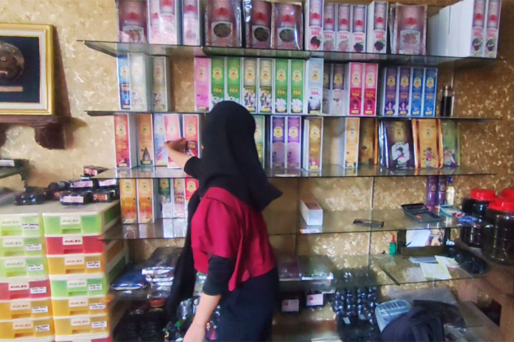 Demi mendapat kepercayaan pasar global, bukan hanya warga keturunan Tionghoa dan penganut agama tertentu, minyak yang digunakan adalah jenis burning oil, bukan yang biasa menjadi bahan baku dupa aroma terapi. Kondisi ini pula yang menjadikan produk DUPALO laku terjual di negara jazirah Arab, Jepang, Myanmar, Rusia, dan benua Eropa.