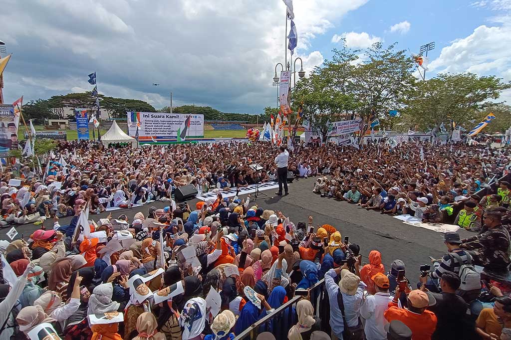 Khusus di Aceh, kata dia, daerah dengan kekayaan alam yang luar biasa. Begitu juga suntikan dana otonomi khusus (otsus) yang besar, tetapi justru Aceh masih termasuk dalam salah satu provinsi dengan angka kemiskinan paling tinggi di Sumatera.