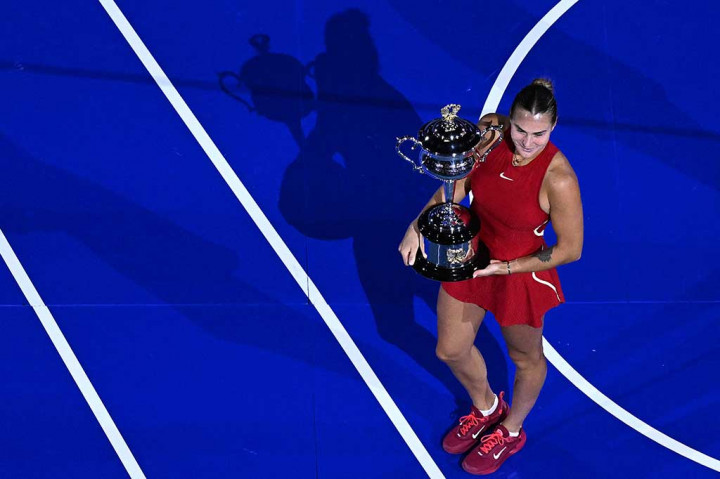 Penampilan gemilang itu sekaligus melengkapi pameran dominasi dan kekuatan Sabalenka dalam sepekan terakhir. Sabalenka memenangi gelar Australian Open 2024 tanpa kehilangan satu set pun sepanjang tujuh pertandingan yang ia mainkan.